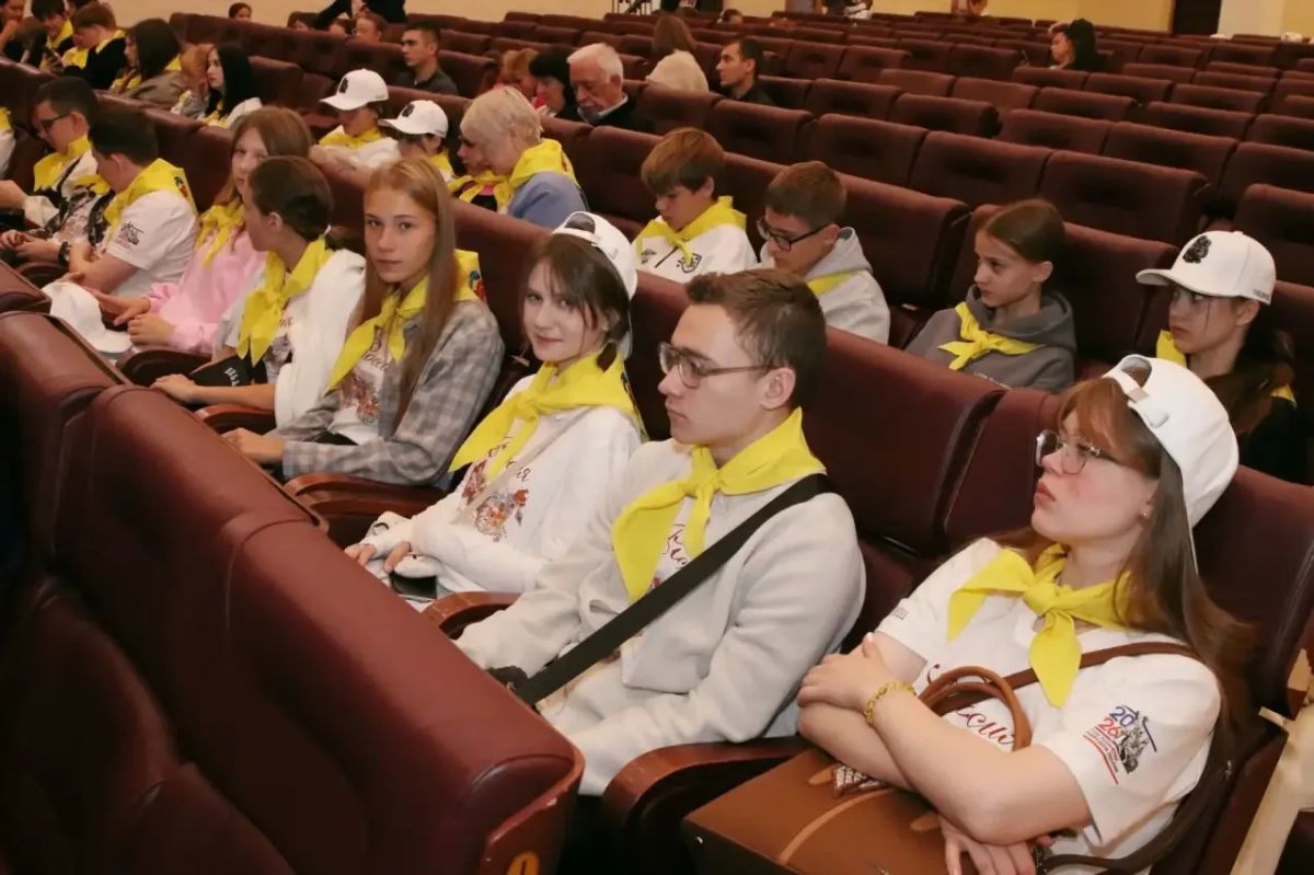 Две группы курских школьников побывали в Калининграде и Волгограде Две группы курских школьников побывали в Калининграде и Волгограде