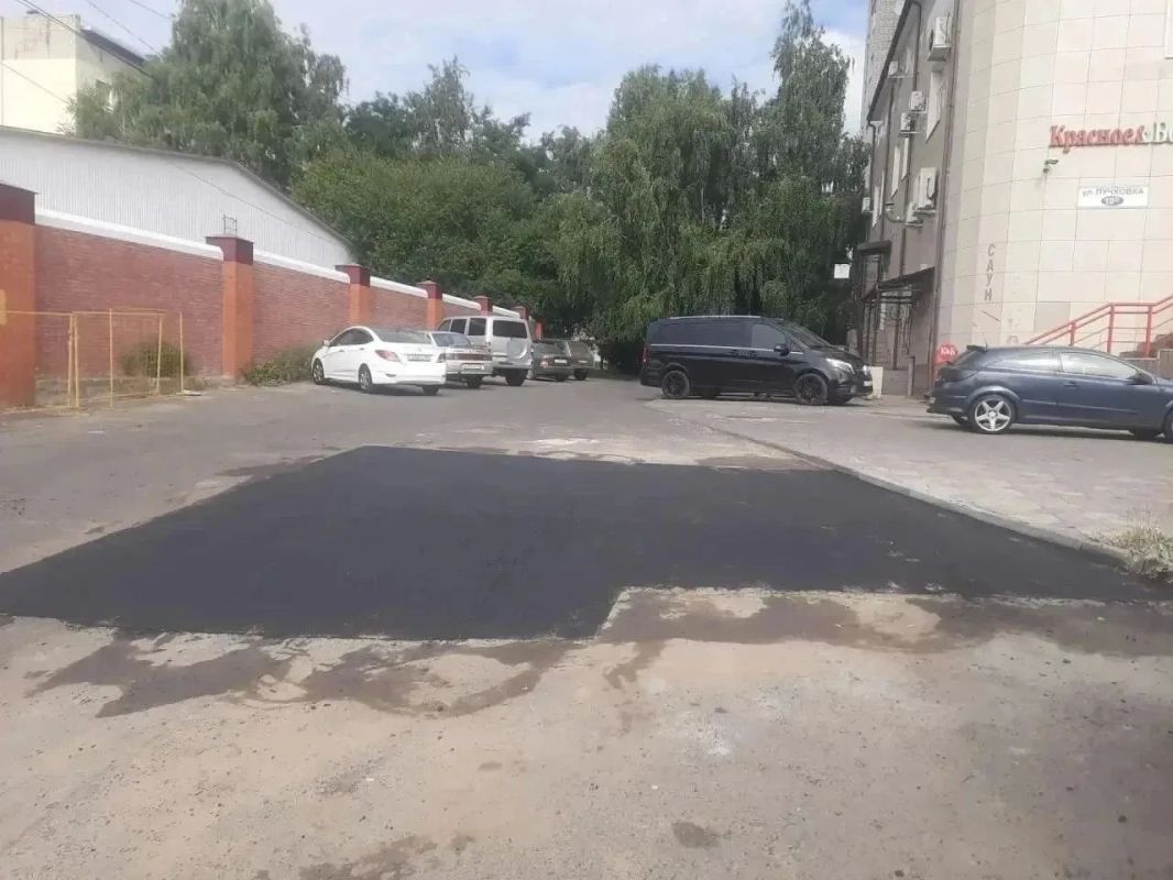 В Курске на нескольких улицах восстановили грунт и асфальт после разрытий В Курске на нескольких улицах восстановили грунт и асфальт после разрытий