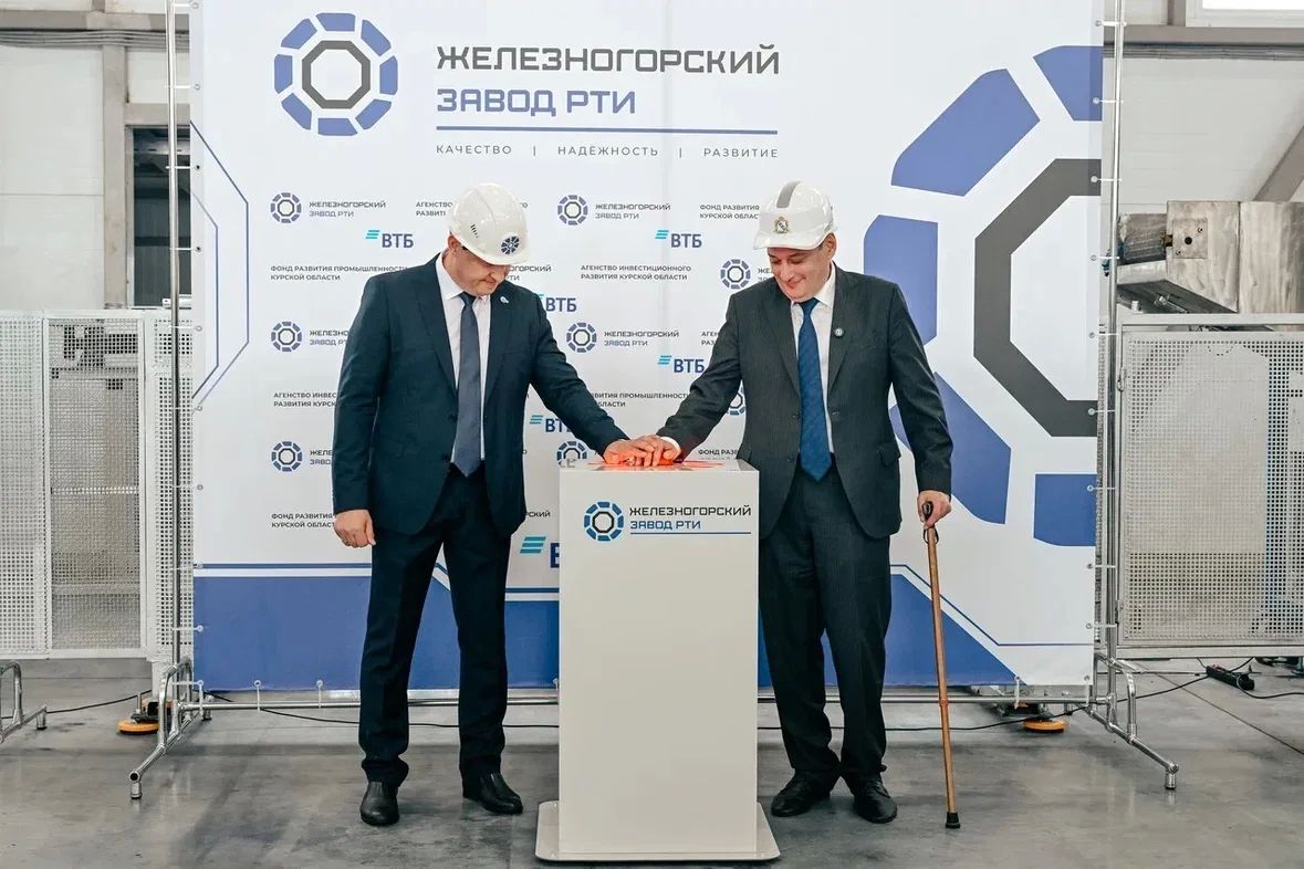 Александр Хинштейн: Сегодня в Железногорске запустили новый завод, проинспектировали как строится ещё один Александр Хинштейн: Сегодня в Железногорске запустили новый завод, проинспектировали как строится ещё один