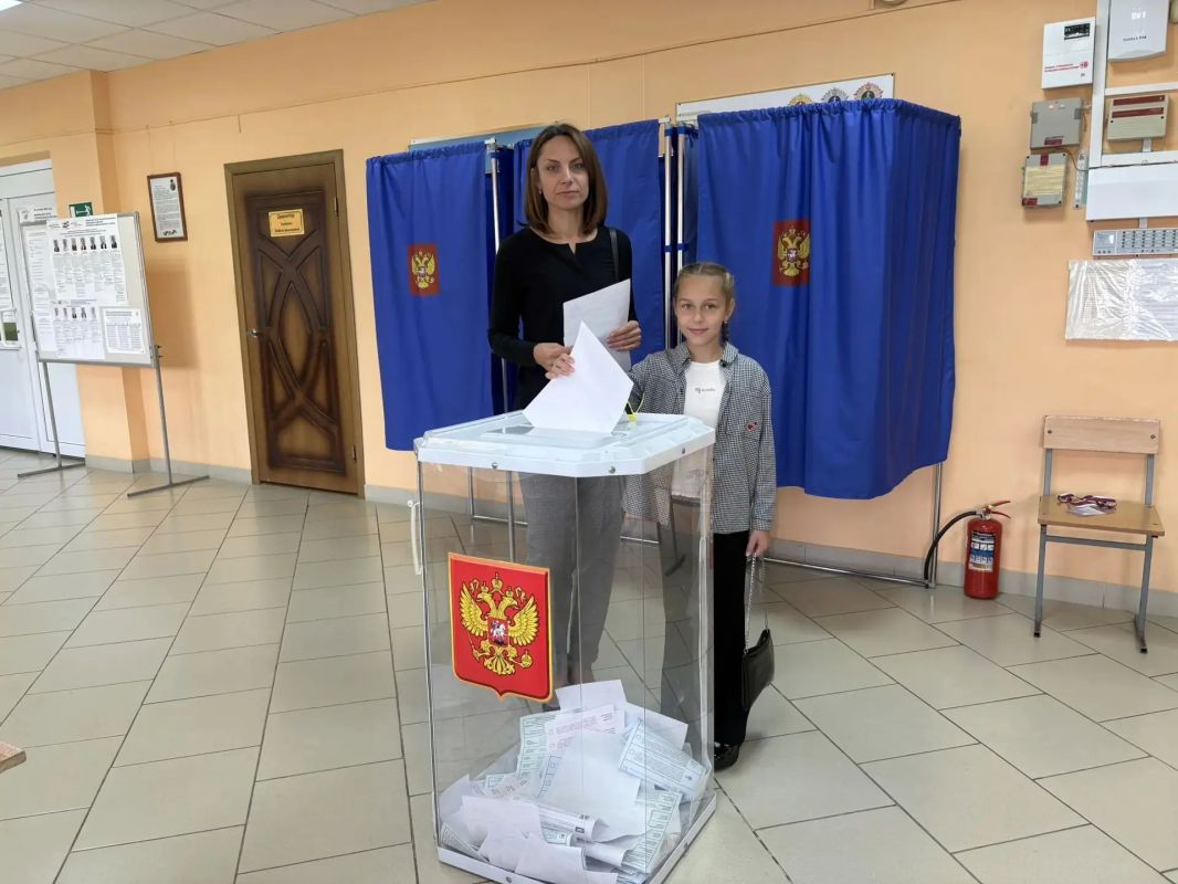 В Дмитриевском районе продолжается активное голосование В Дмитриевском районе продолжается активное голосование