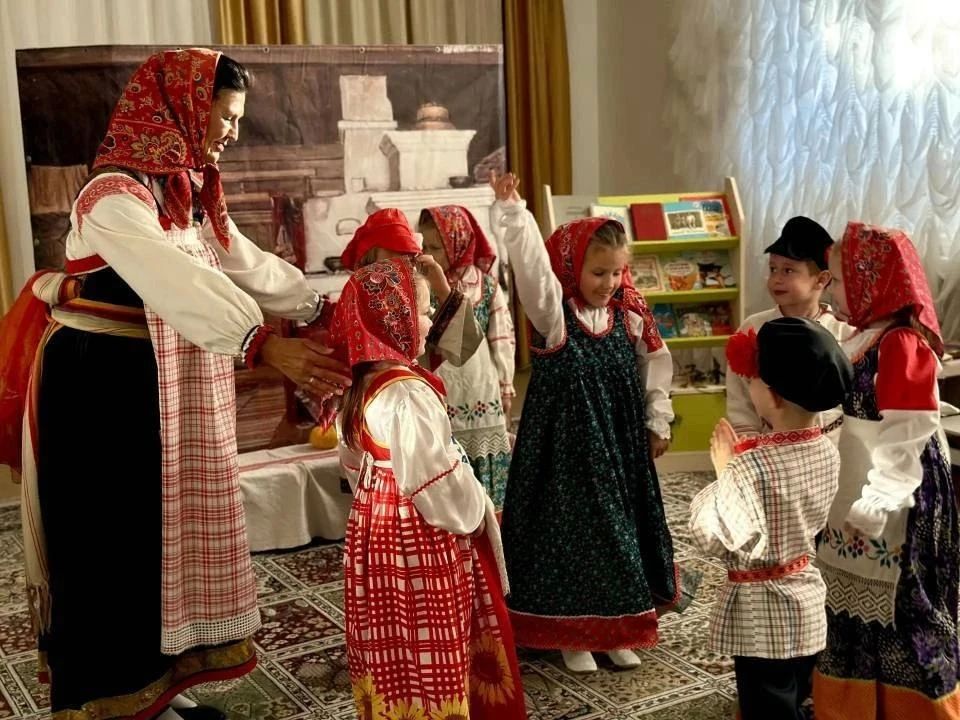 На заседании в детском саду № 9 участники родительского клуба обсудили русские народные сказки На заседании в детском саду № 9 участники родительского клуба обсудили русские народные сказки