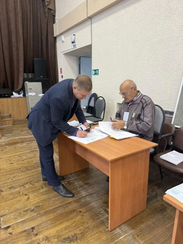 Глава Поныровского района Владимир Торубаров проголосовал на выборах Глава Поныровского района Владимир Торубаров проголосовал на выборах
