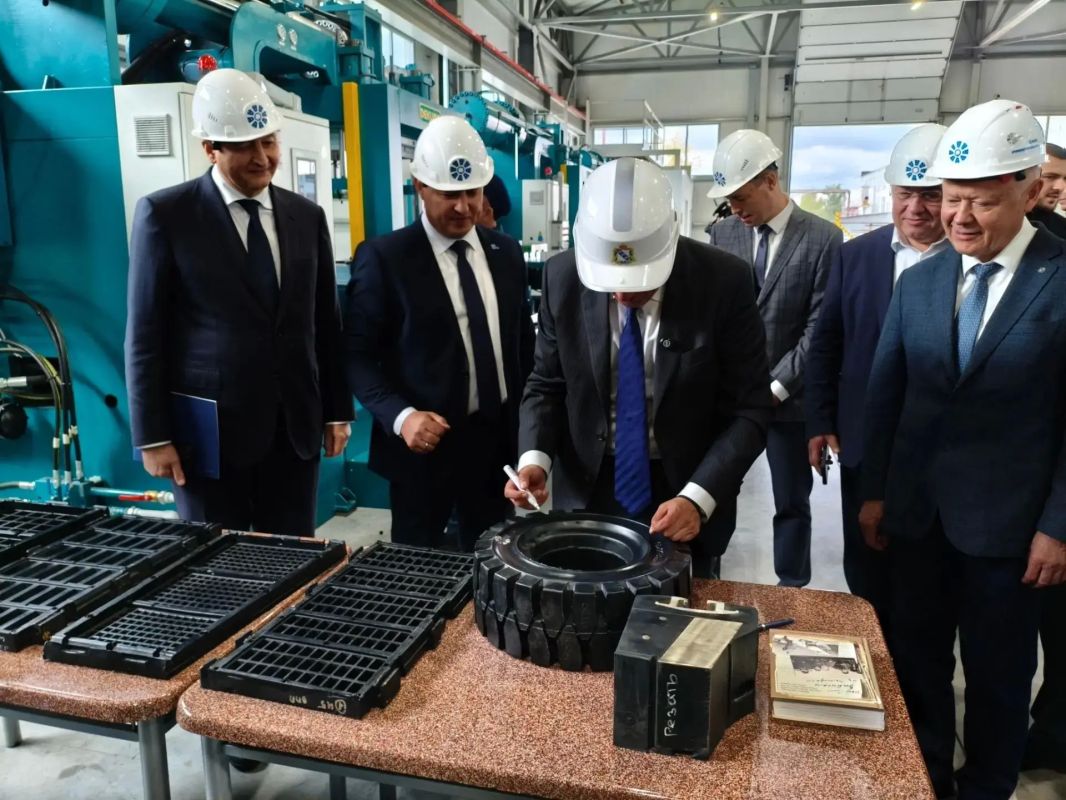 Губернатор Курской области Александр Хинштейн открыл завод по производству резинотехнических изделий в Железногорске Губернатор Курской области Александр Хинштейн открыл завод по производству резинотехнических изделий в Железногорске