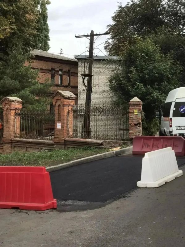 В Курске на нескольких улицах восстановили грунт и асфальт после разрытий В Курске на нескольких улицах восстановили грунт и асфальт после разрытий