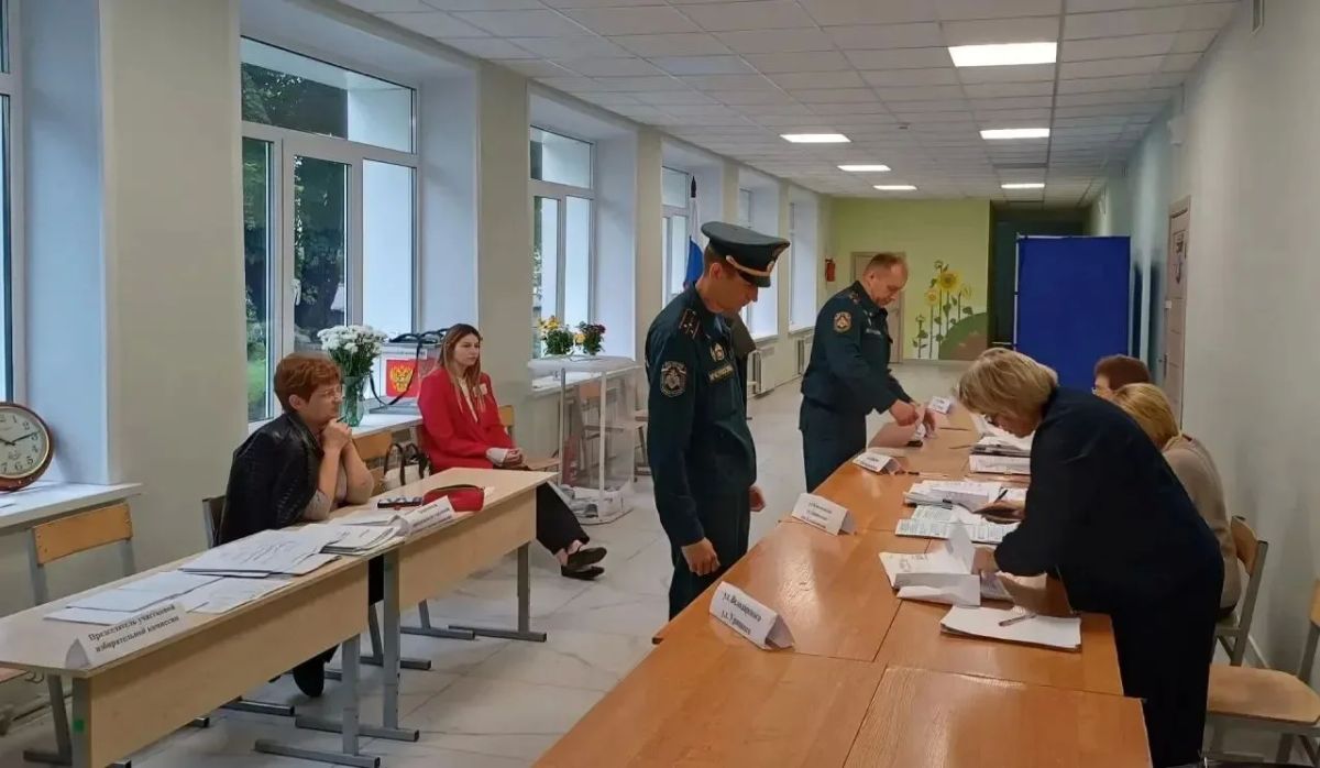 В Дмитриевском районе продолжается активное голосование В Дмитриевском районе продолжается активное голосование
