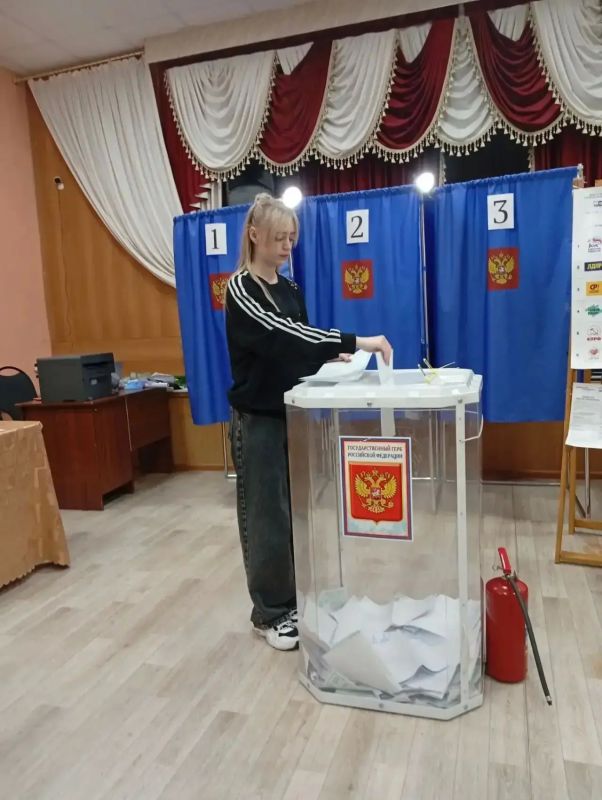 В Дмитриевском районе продолжается активное голосование В Дмитриевском районе продолжается активное голосование