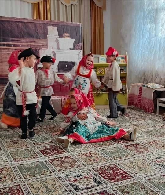 На заседании в детском саду № 9 участники родительского клуба обсудили русские народные сказки На заседании в детском саду № 9 участники родительского клуба обсудили русские народные сказки