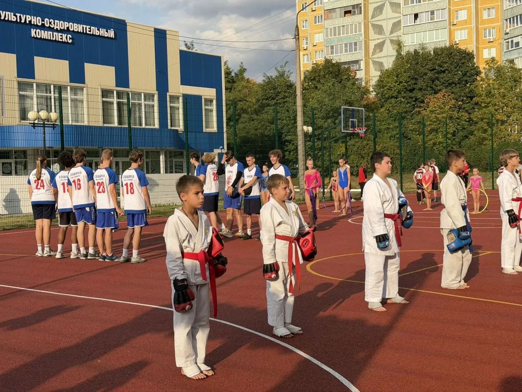 В школе № 55 им. А. Невского открыли обновлённую спортивную площадку В школе № 55 им. А. Невского открыли обновлённую спортивную площадку