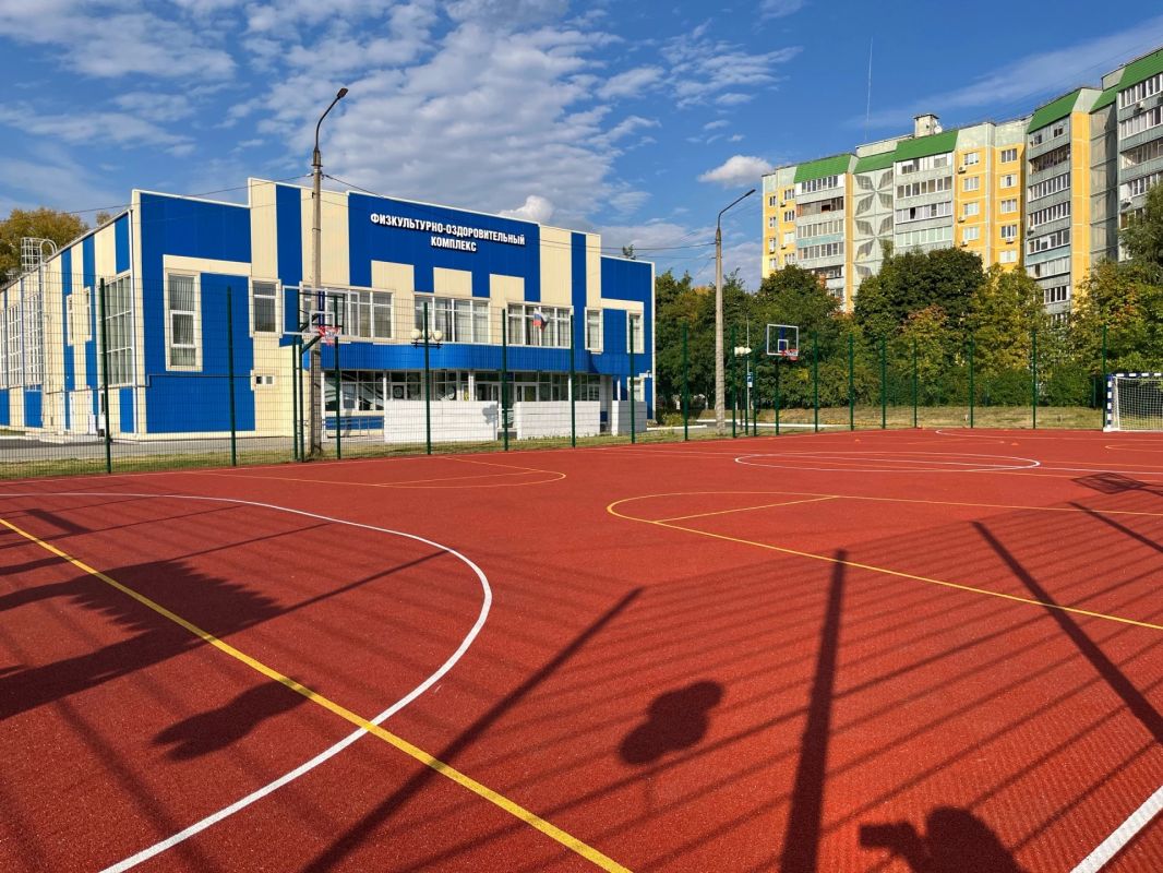 В Курске возле школы №55 заработала новая спортивная площадка В Курске возле школы №55 заработала новая спортивная площадка