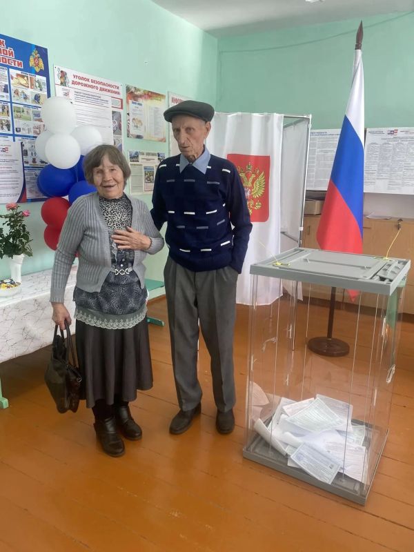 В числе голосующих люди старшего поколения, которые всегда с особым вниманием относятся к выборам В числе голосующих люди старшего поколения, которые всегда с особым вниманием относятся к выборам