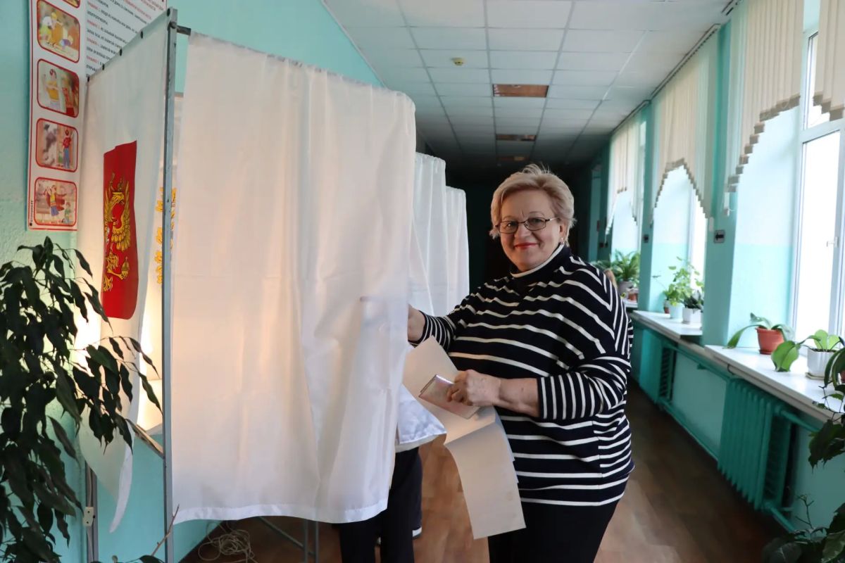Председатель Курского городского Собрания Надежда Пономарева проголосовала на выборах депутатов Государственной Думы и регионального парламента