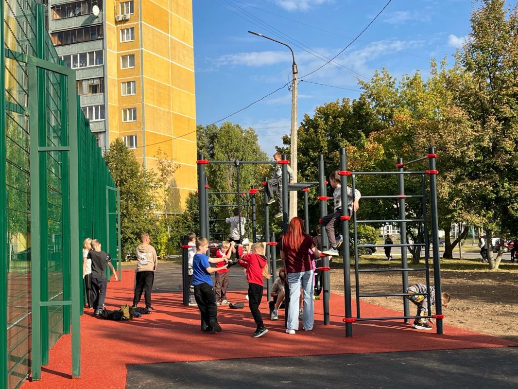 В Курске возле школы №55 заработала новая спортивная площадка В Курске возле школы №55 заработала новая спортивная площадка