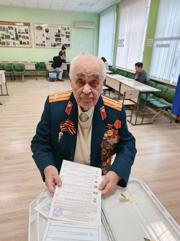 В числе голосующих люди старшего поколения, которые всегда с особым вниманием относятся к выборам В числе голосующих люди старшего поколения, которые всегда с особым вниманием относятся к выборам