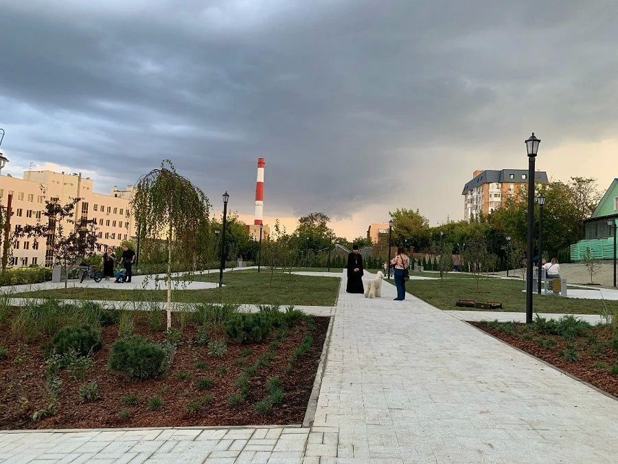 В центре Курска появился Серафимовский сад В центре Курска появился Серафимовский сад