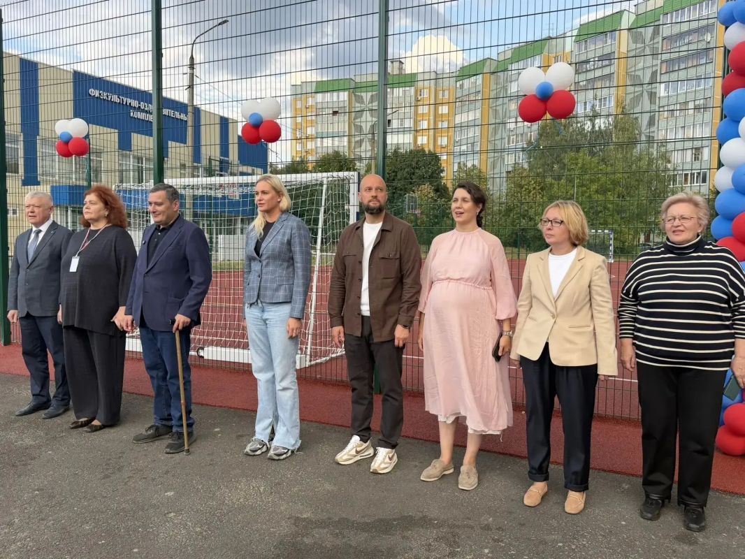 В школе № 55 им. А. Невского открыли обновлённую спортивную площадку В школе № 55 им. А. Невского открыли обновлённую спортивную площадку