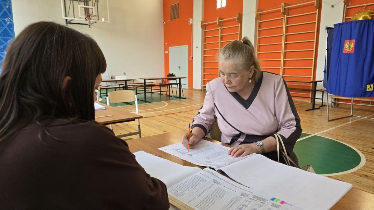 Екатерина Харченко: На избирательный участок, как всегда, пришли всей семьёй – с мужем, мамой, сестрой и нашей Алёнушкой Екатерина Харченко: На избирательный участок, как всегда, пришли всей семьёй – с мужем, мамой, сестрой и нашей Алёнушкой