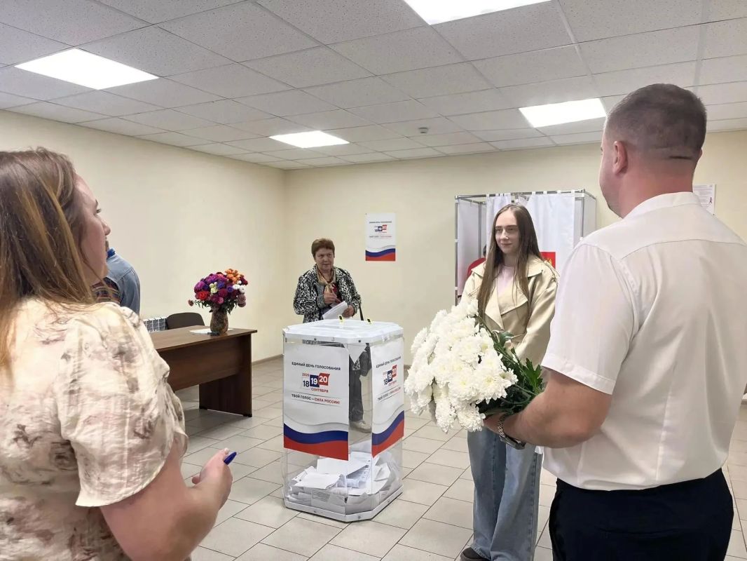 Особенно приятно видеть на избирательных участках активную молодёжь Особенно приятно видеть на избирательных участках активную молодёжь