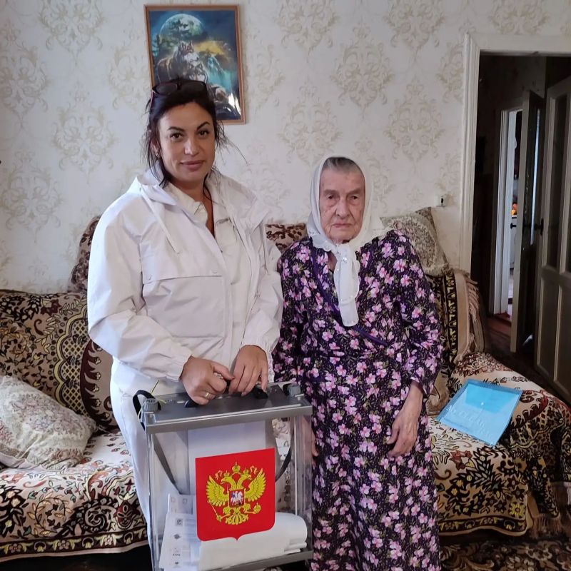 Свой гражданский выбор сделала жительница города Дмитриева - Юций Мария Ефимовна,отметившая в прошлом году свой 100 летний юбилей! Свой гражданский выбор сделала жительница города Дмитриева - Юций Мария Ефимовна,отметившая в прошлом году свой 100 летний юбилей!