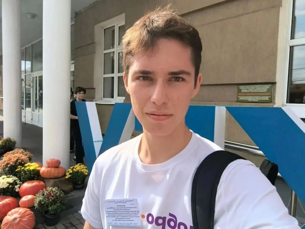Волонтёры помогают избирателям на участках Курской области Волонтёры помогают избирателям на участках Курской области