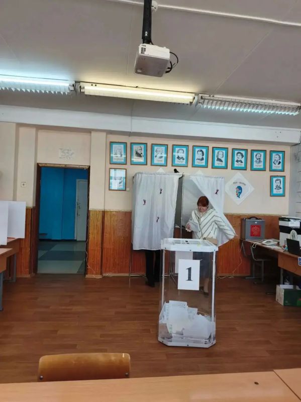 Голосование продолжается. По состоянию на 18-00 воскресенья, 20 сентября 2026 года, в Железногорске явка избирателей на выборах депутатов Государственной Думы и Курской областной Думы составляет 48,72% Голосование продолжается. По состоянию на 18-00 воскресенья, 20 сентября 2026 года, в Железногорске явка избирателей на выборах депутатов Государственной Думы и Курской областной Думы составляет 48,72%