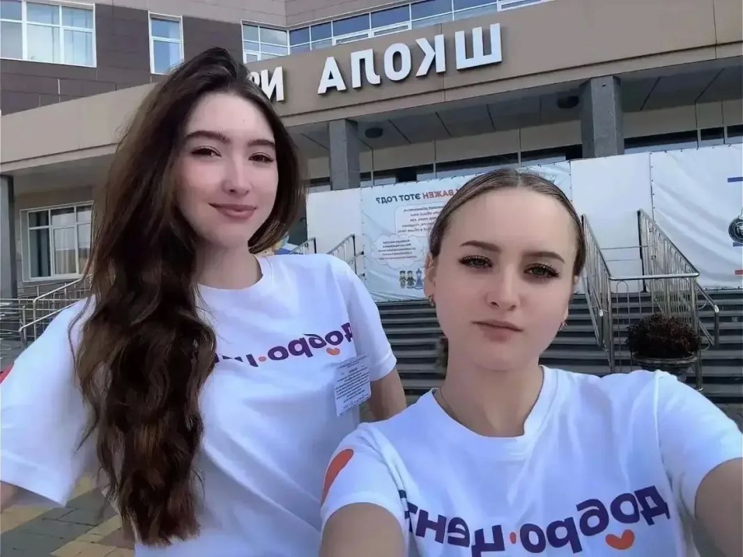 Волонтёры помогают избирателям на участках Курской области Волонтёры помогают избирателям на участках Курской области