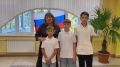 Многодетная мама из Курска пришла на избирательный участок вместе с младшими сыновьями