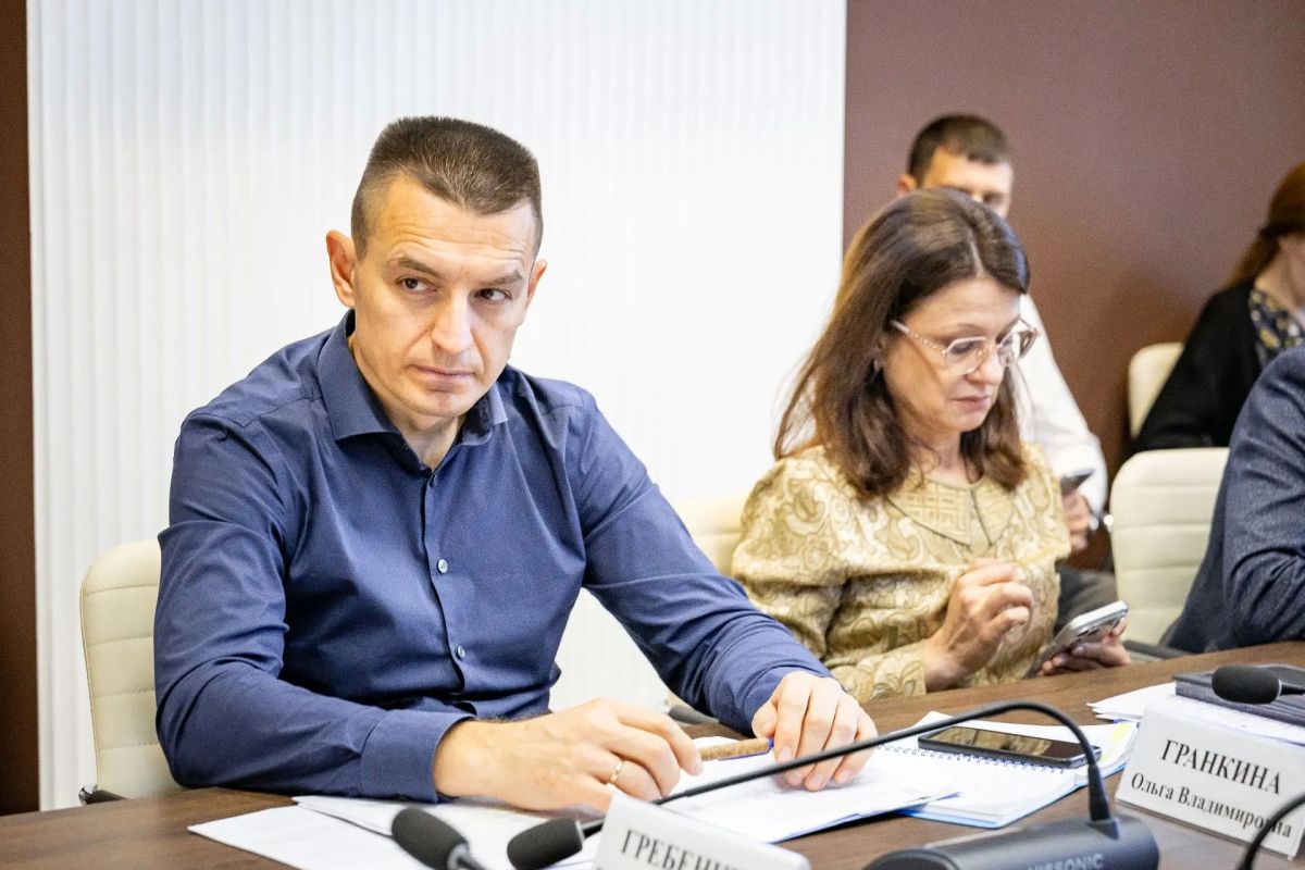 Провел рабочую планерку с коллегами Провел рабочую планерку с коллегами