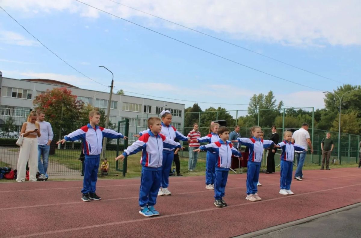 ОБНОВИЛИ СПОРТИВНУЮ ПЛОЩАДКУ ОБНОВИЛИ СПОРТИВНУЮ ПЛОЩАДКУ