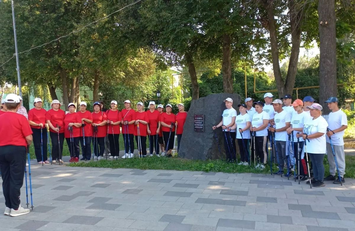В Щигровском районе участники клуба «Скандинавской ходьбы» Щигровского дома социального обслуживания совместно с участниками проекта «Курское долголетие» совершили пеший маршрут к скважине № 1 Курской магнитной аномалии В Щигровском районе участники клуба «Скандинавской ходьбы» Щигровского дома социального обслуживания совместно с участниками проекта «Курское долголетие» совершили пеший маршрут к скважине № 1 Курской магнитной аномалии