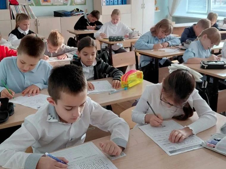 Новая учебная неделя 21 сентября 2026 года в Лицее №3 началась традиционно с торжественного выноса флага и исполнения гимна Российской Федерации Новая учебная неделя 21 сентября 2026 года в Лицее №3 началась традиционно с торжественного выноса флага и исполнения гимна Российской Федерации