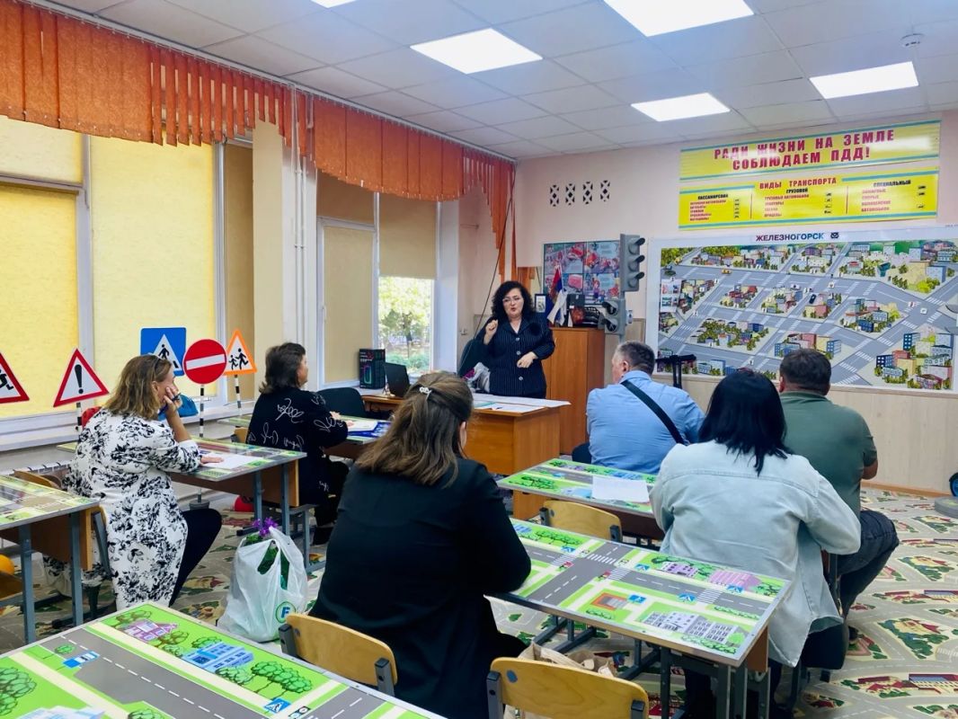 В рамках Недели безопасности дорожного движения в методическом центре безопасности дорожного движения состоялся педагогический совет В рамках Недели безопасности дорожного движения в методическом центре безопасности дорожного движения состоялся педагогический совет