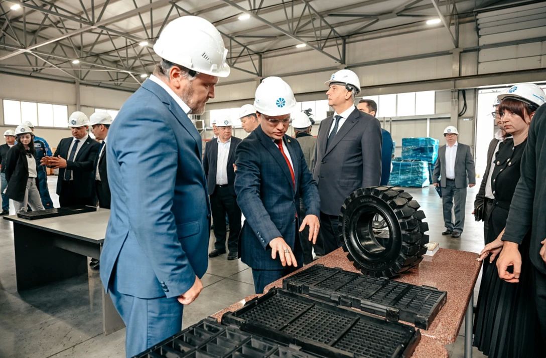 Новое производство в Железногорске запустил глава региона Александр Хинштейн Новое производство в Железногорске запустил глава региона Александр Хинштейн