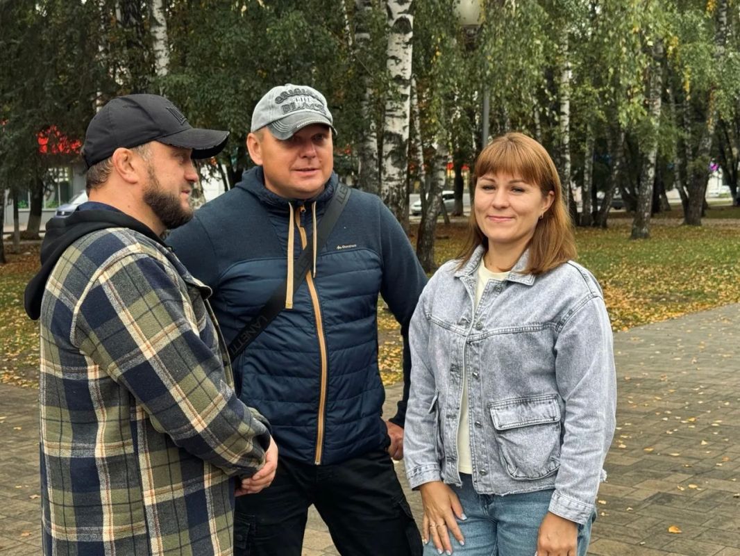Прямо сейчас семья Лукьянчиковых - папа Александр, мама Наталья, сын Никита и крестница семьи Елизавета - вместе с наставником, ветераном СВО Сергеем Евдокимовым, направляются в Волгоград Прямо сейчас семья Лукьянчиковых - папа Александр, мама Наталья, сын Никита и крестница семьи Елизавета - вместе с наставником, ветераном СВО Сергеем Евдокимовым, направляются в Волгоград