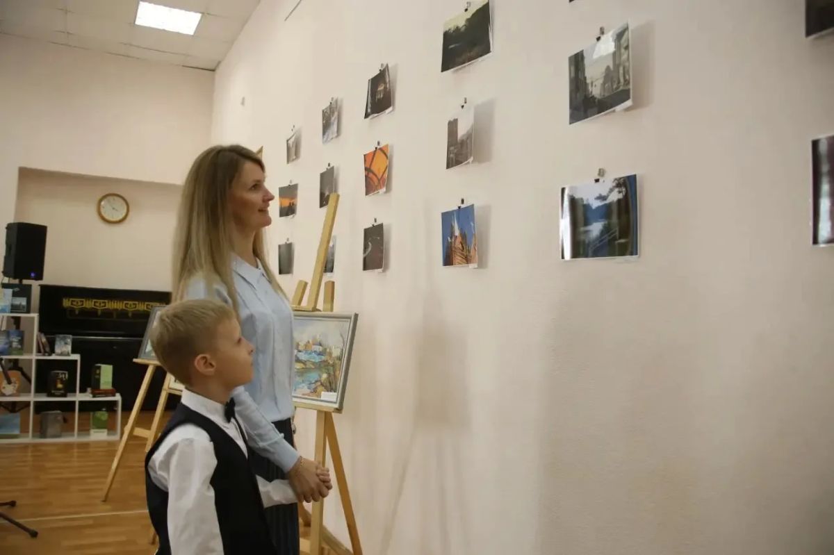 В Центральной городской библиотеке им. Ф. А. Семёнова продолжает работу выставка фотографий Максима Пономарёва В Центральной городской библиотеке им. Ф. А. Семёнова продолжает работу выставка фотографий Максима Пономарёва