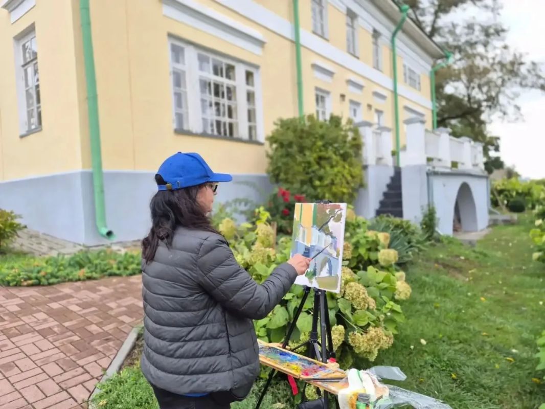 Музей «Усадьба А.А. Фета» принял участников XIV Международного пленэра «Курск – соловьиного края столица» Музей «Усадьба А.А. Фета» принял участников XIV Международного пленэра «Курск – соловьиного края столица»