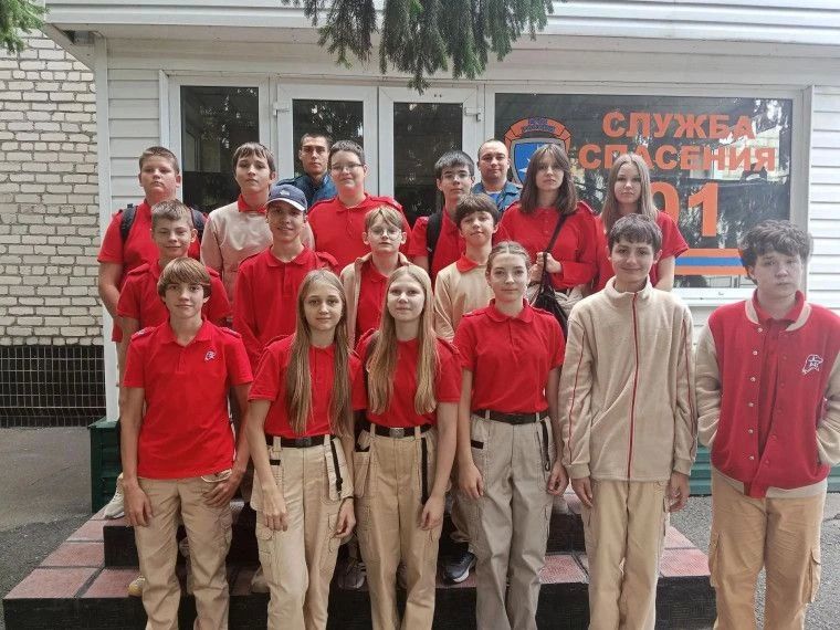 В рамках месячника пожарной безопасности юнармейцы нашей гимназии посетили Пожарно-спасательную часть №7, чтобы познакомиться с работой пожарных - спасателей, узнать об основах противопожарной безопасности В рамках месячника пожарной безопасности юнармейцы нашей гимназии посетили Пожарно-спасательную часть №7, чтобы познакомиться с работой пожарных - спасателей, узнать об основах противопожарной безопасности