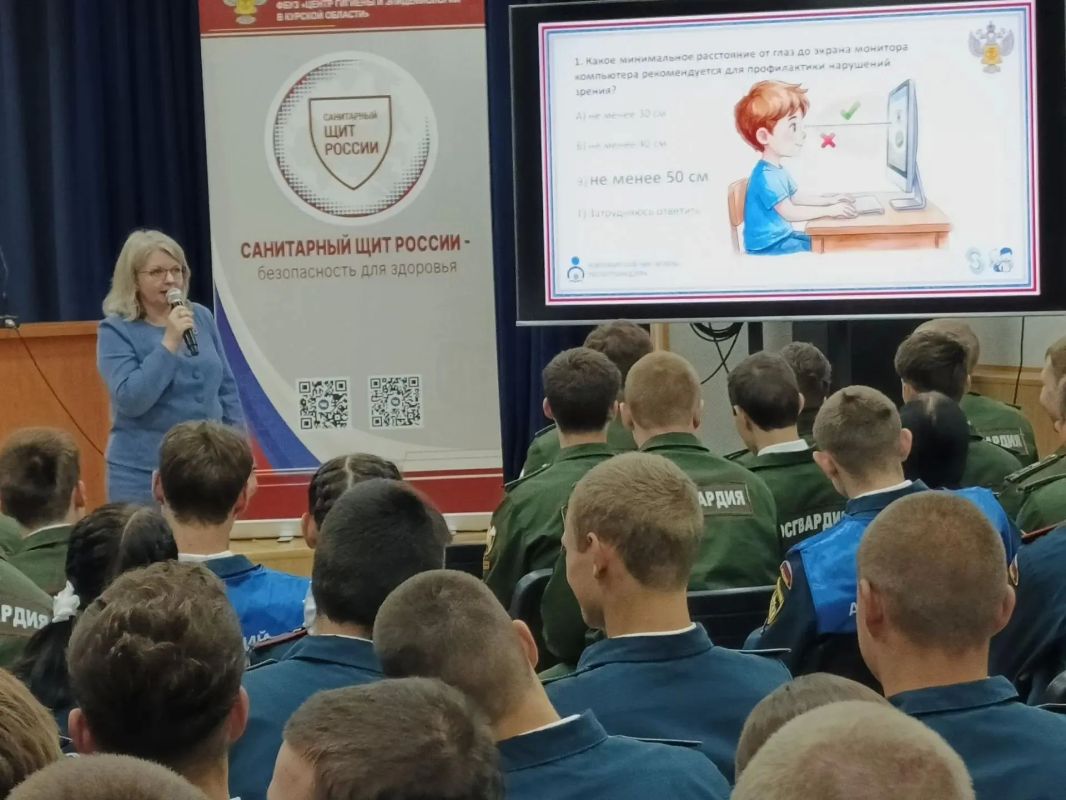 НЕ МЕНЕЕ 50!!!. Именно такое расстояние - не менее 50 см - между экраном и глазами безопасно для зрения
