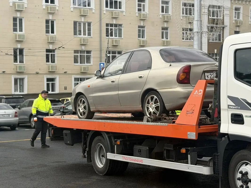 В Курске начали эвакуировать автомобили за неправильную парковку В Курске начали эвакуировать автомобили за неправильную парковку