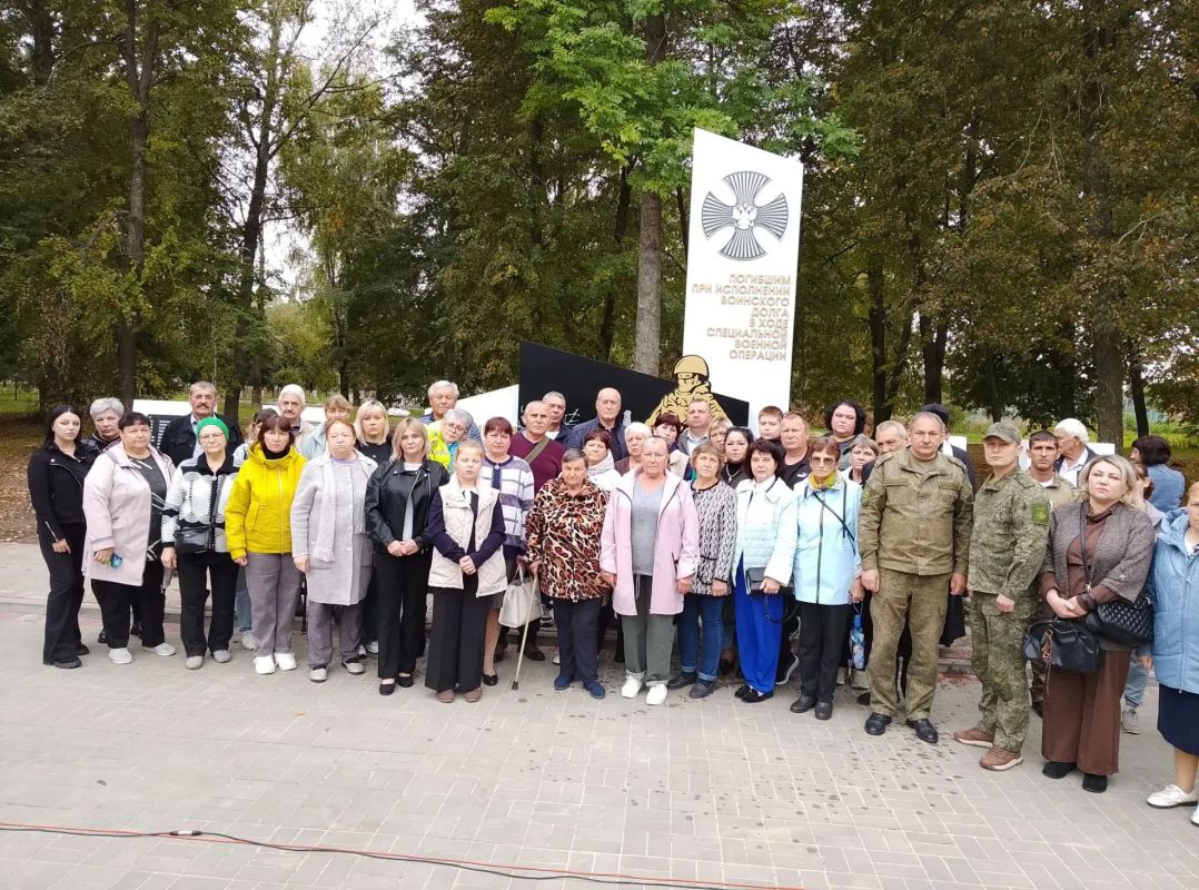 В Дмитриевском районе открыт памятный знак участникам СВО В Дмитриевском районе открыт памятный знак участникам СВО