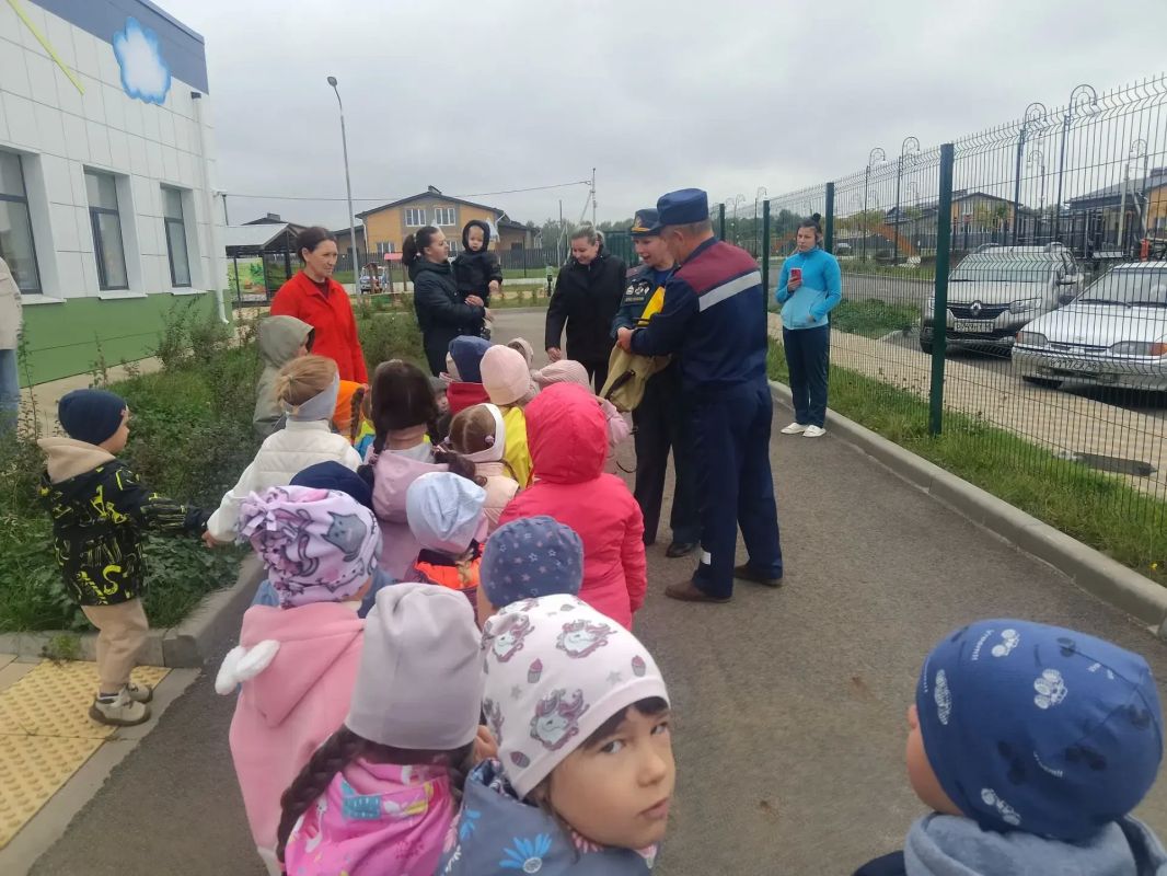 Экскурсия в пожарную часть Железногорского района для дошколят Экскурсия в пожарную часть Железногорского района для дошколят