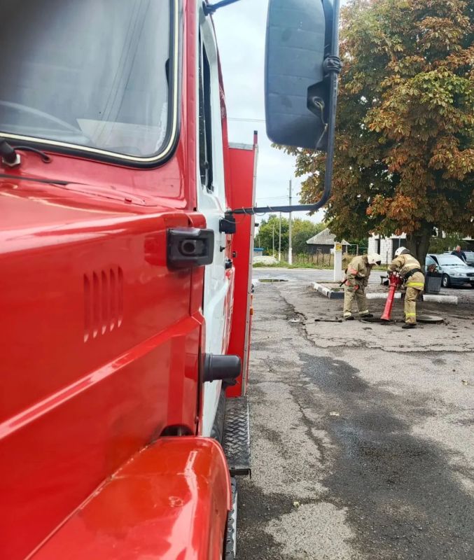 Огнеборцы Золотухинского района проводят осеннюю проверку противопожарного водоснабжения Огнеборцы Золотухинского района проводят осеннюю проверку противопожарного водоснабжения