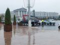 Между тем, в центре Курска продолжает работать эвакуатор
