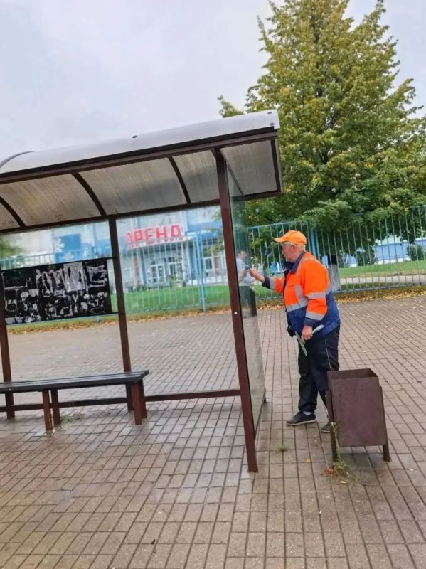 В Курске от незаконной рекламы очистили 37 остановок В Курске от незаконной рекламы очистили 37 остановок