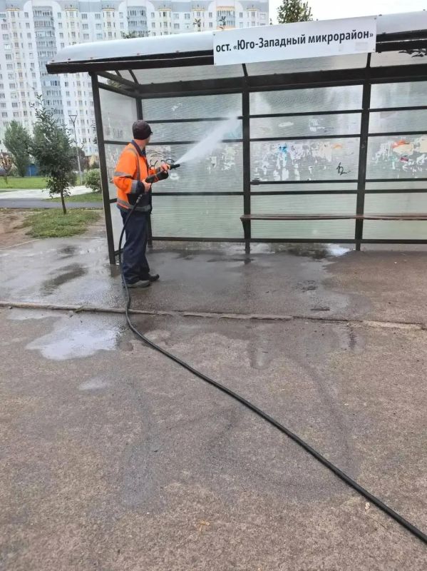 В Курске от незаконной рекламы очистили 37 остановок