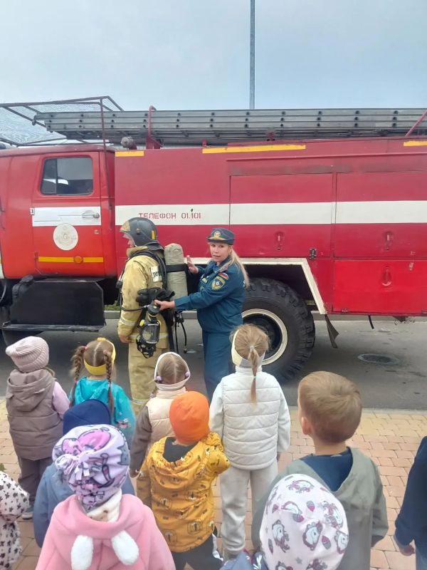Экскурсия в пожарную часть Железногорского района для дошколят Экскурсия в пожарную часть Железногорского района для дошколят
