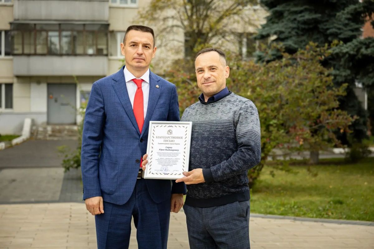В Курске у библиотеки имени Н. Н. Асеева открылась выставка «Город славных имен» В Курске у библиотеки имени Н. Н. Асеева открылась выставка «Город славных имен»