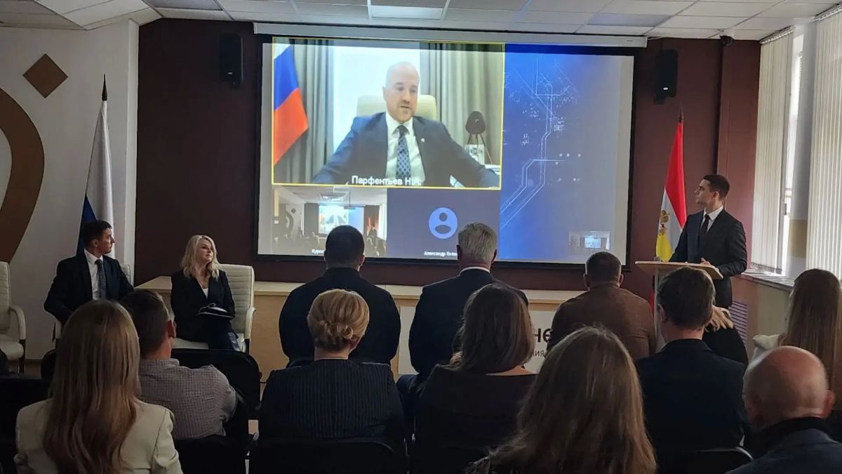 Сегодня в Курске состоялась стратегическая сессия Правительства Курской области и ДОМ.РФ для застройщиков и подрядчиков (ИЖС и МКД) Курской области «Развитие жилищного строительства в Курской области» Сегодня в Курске состоялась стратегическая сессия Правительства Курской области и ДОМ.РФ для застройщиков и подрядчиков (ИЖС и МКД) Курской области «Развитие жилищного строительства в Курской области»