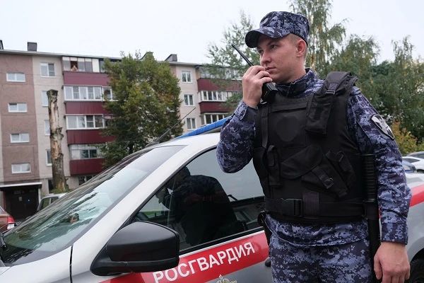 В Курске задержали женщину по подозрению в ранении мужа ножом В Курске задержали женщину по подозрению в ранении мужа ножом