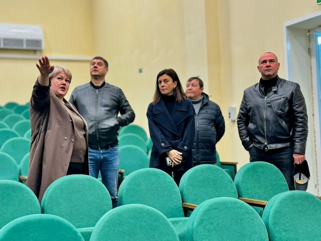 Культура преображается!. В Мантуровском районе снова важные гости! Первый замруководителя Администрации Курской области Олеся Дворцова и министр культуры Алексей Конорев приехали лично проверить, как идет ремонт Культура преображается!. В Мантуровском районе снова важные гости! Первый замруководителя Администрации Курской области Олеся Дворцова и министр культуры Алексей Конорев приехали лично проверить, как идет ремонт
