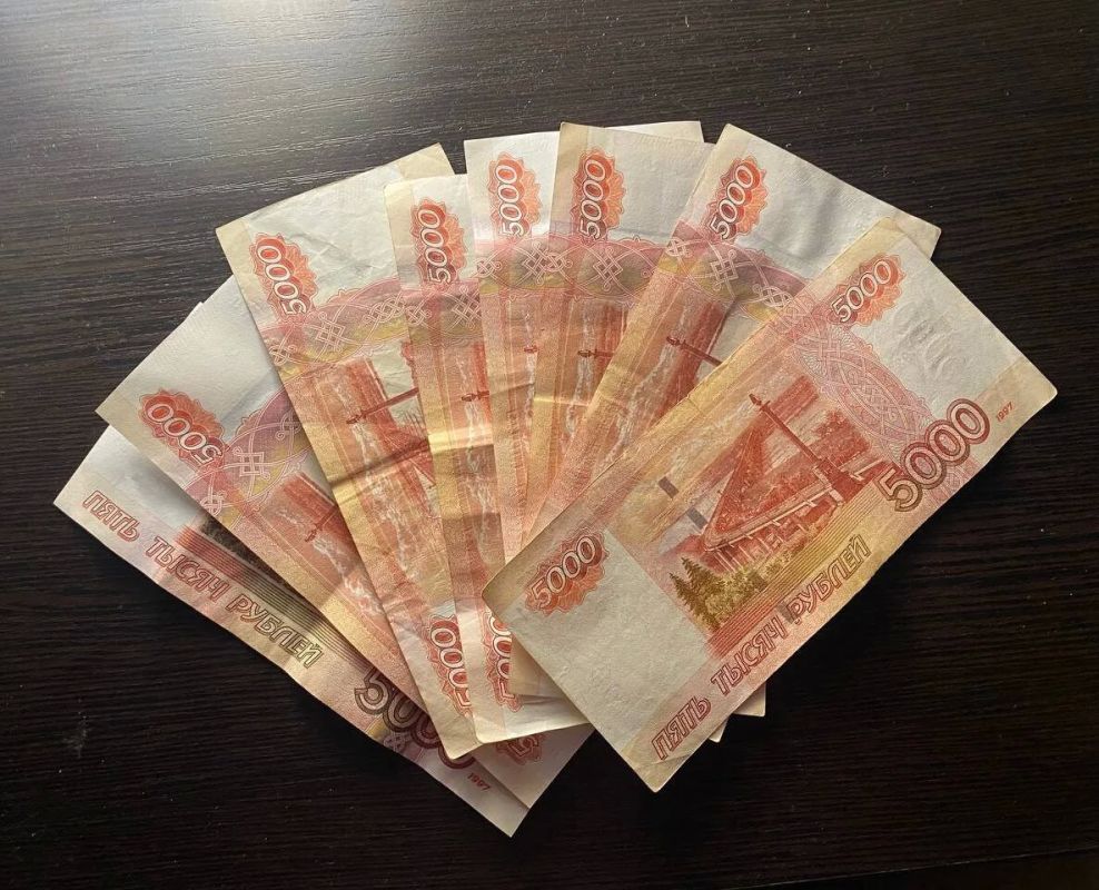 Молодой человека украл более 100 тысяч рублей из дома курянки